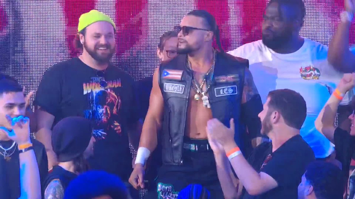 😤 😤 😤 Repping TNA Wrestling, Mike Santana has arrived onto the scene! Mike SANTANA🇵🇷 #WWENXT