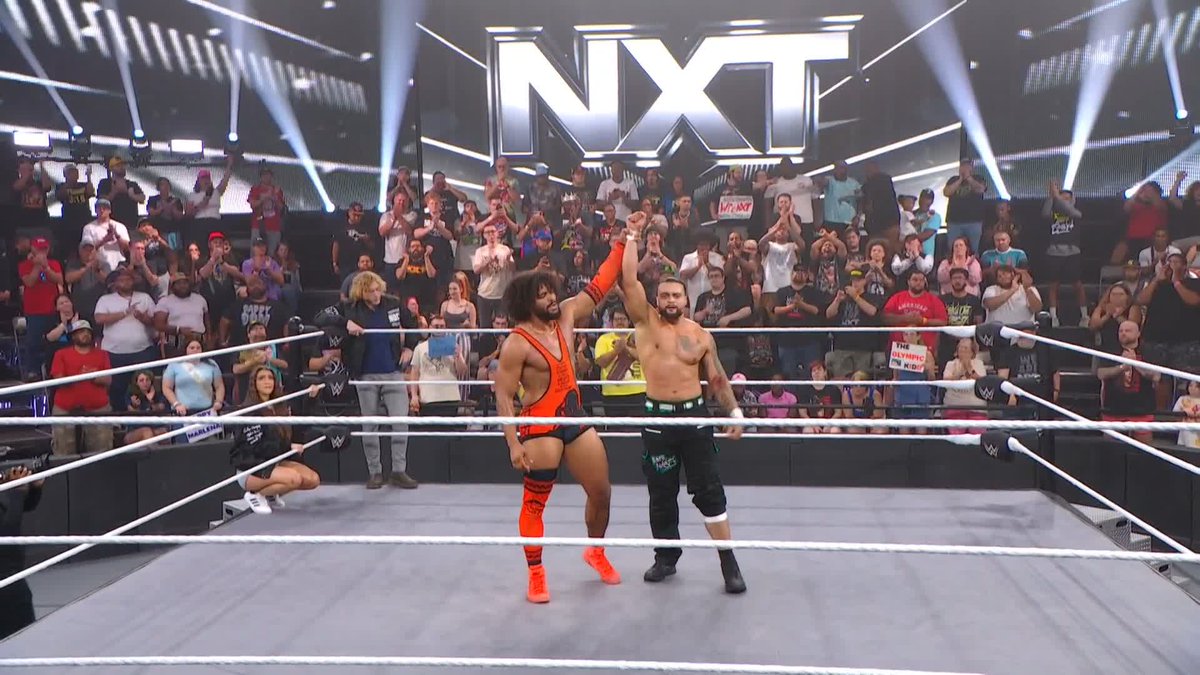 🤝 🤝 🤝 After one hell of a match, Tavion Heights WWE and Mike SANTANA🇵🇷 show their respect to one another! #WWENXT