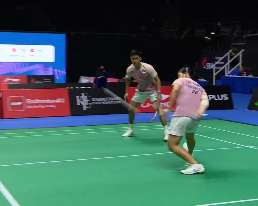 Unbelievable behind the back! Follow live action: HSBC Sport #BWFWorldTour #SingaporeOpen2025