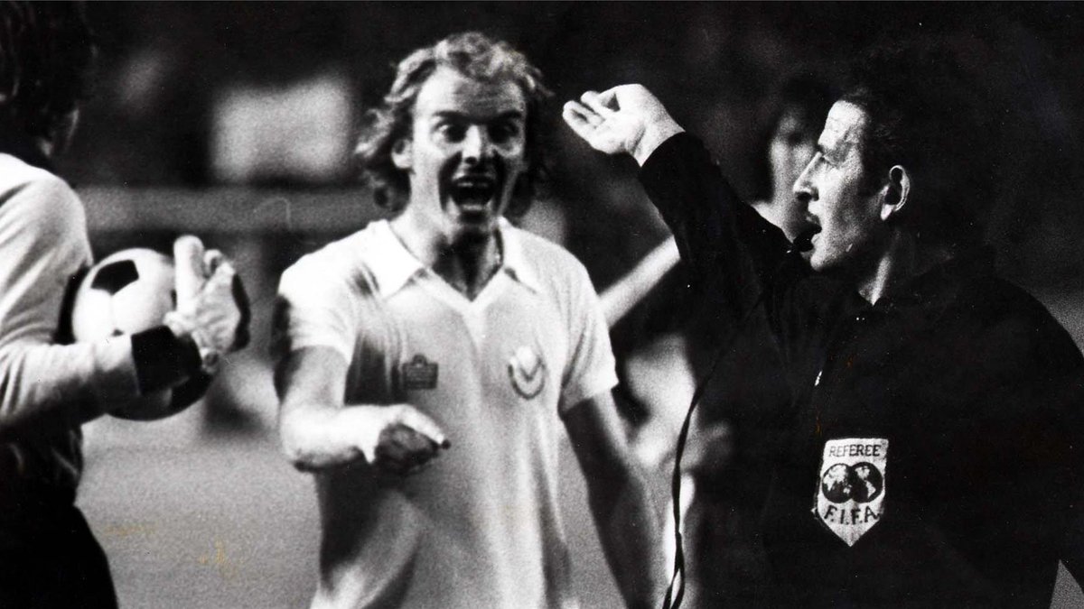 #OnThisDay in 1975, Peter Lorimer's volley was somehow ruled out for offside in the European Cup final in our 2-0 defeat to Bayern Munich🤦‍♂️