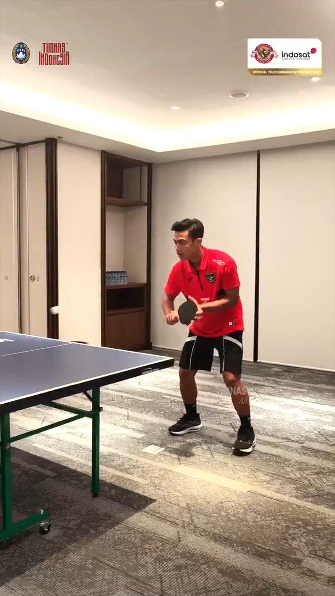 Pingpong battle. Who’s gonna win? 🏓⚔️ ‣ #KitaGaruda
