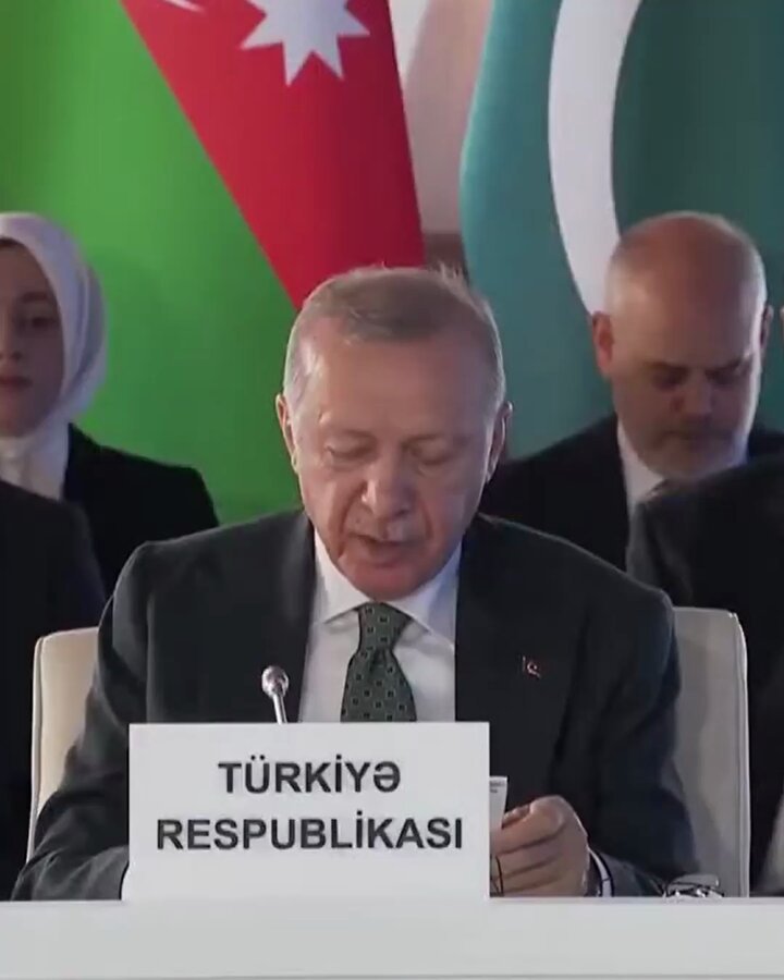 Azerbaycan'da konuşurken Erdoğan'ın içinin geçtiği anlar... ⤵️