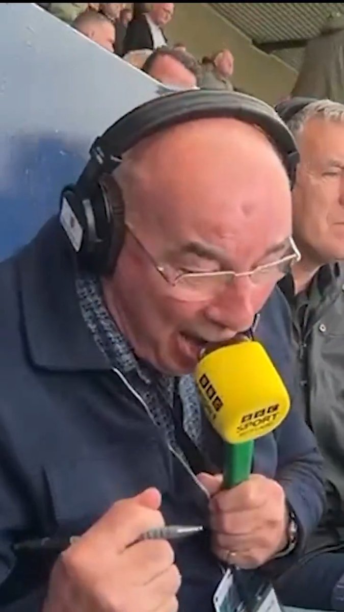 🏆 🎉 Willie Miller celebrates Aberdeen's Scottish Cup win Watch the moment the Dons legend gets to see a 35-year wait to lift the trophy come to an end, with a penalty shoot-out win over Celtic. #BBCFootball
