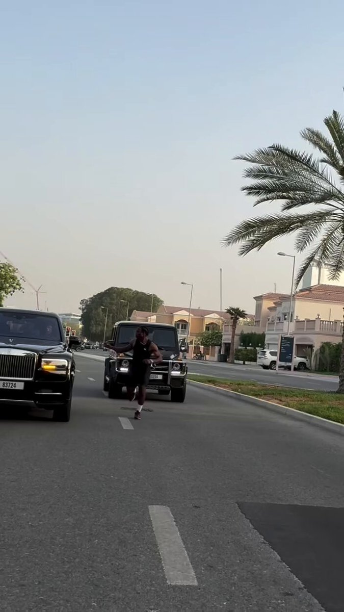 L.A.X working out with a Rolls Royce Cullinan and A Mercedes Benz G class on the roads of Dubai 🇦🇪😁 Walking Billionaire🦅