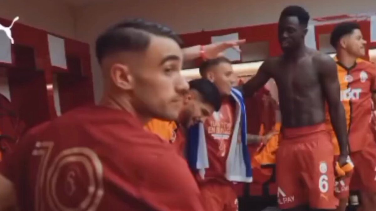 Abdülkerim Bardakçı : Nando'yu bi çeker misin 58.kupasi oldu da Muslera : Kupa varsa oradayız hshhs kaptan veda vakti geldi be !