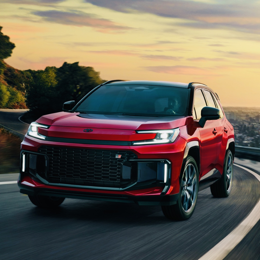 Why the new Toyota RAV4 is likely to continue as America's best selling SUV 🔉 new CarCast 👇