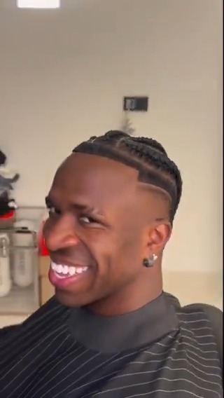 El nuevo look de Vinícius Júnior. 🇧🇷💇🏻‍♂️