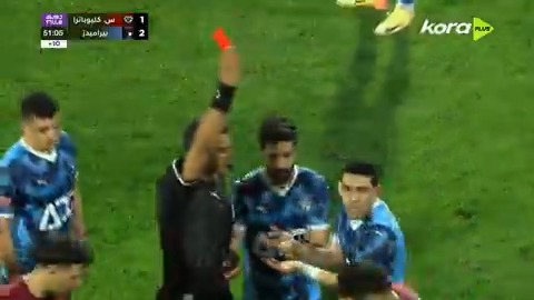 حكم المباراة يطرد محمد حمدي لاعب بعد تدخل قوي واعتراضات قوية جدًا من مدرب بيراميدز 🔴