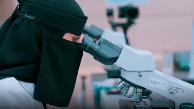 من هنا.. انطلقت الطموحات، وتحققت الأحلام | نفتخر بخريجي #جامعة_المجمعة الذين أصبحوا اليوم قادة ومؤثرين في قطاعات متعددة داخل المملكة. قصص نجاحهم تمثل مخرجات تعليمية نعتز بها، وعطاءً لا يتوقف لخدمة الوطن.