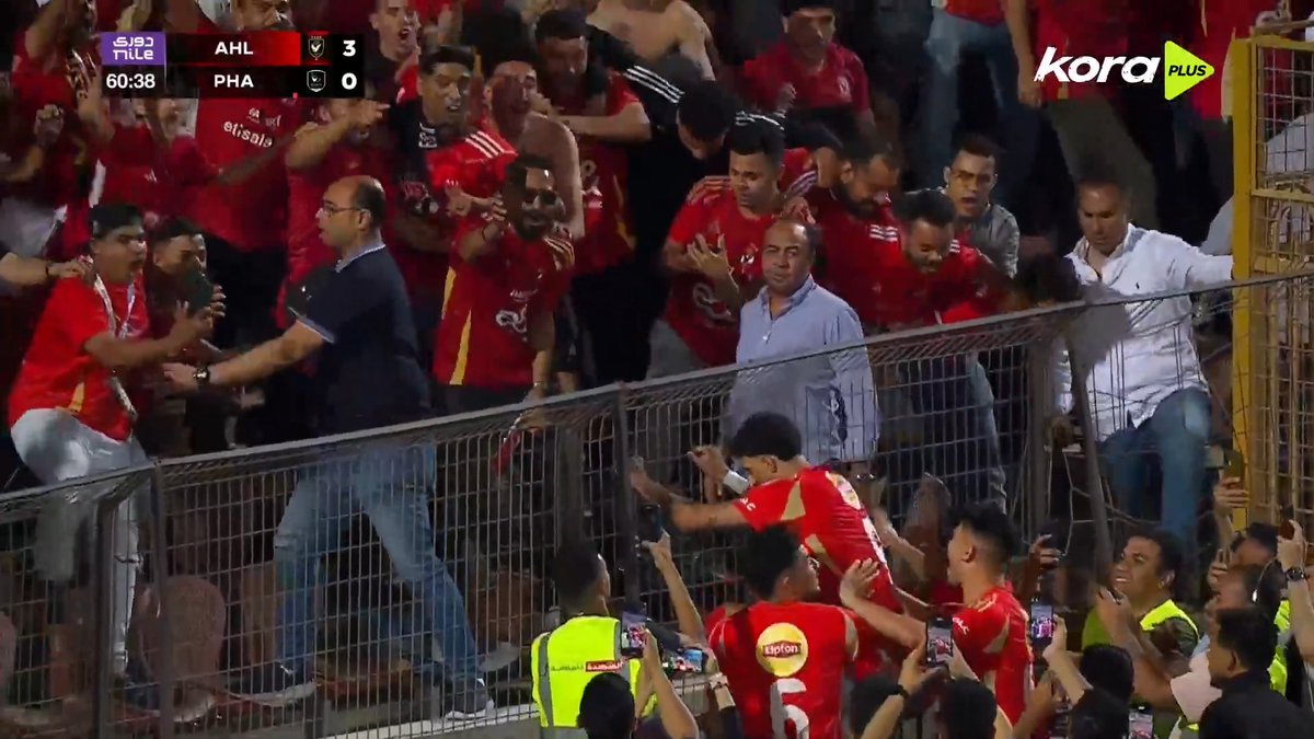 جنون في ستاد القاهرة .. الأهلي بطل الدوري المصري 🦅♥️