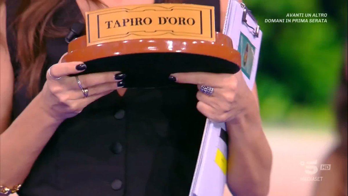 ANCHE IL TAPIRO SI È RITIRATO 😂😂😂 "È un'esperienza dura, ma vera... senza nessuna via di fuga! #Isola