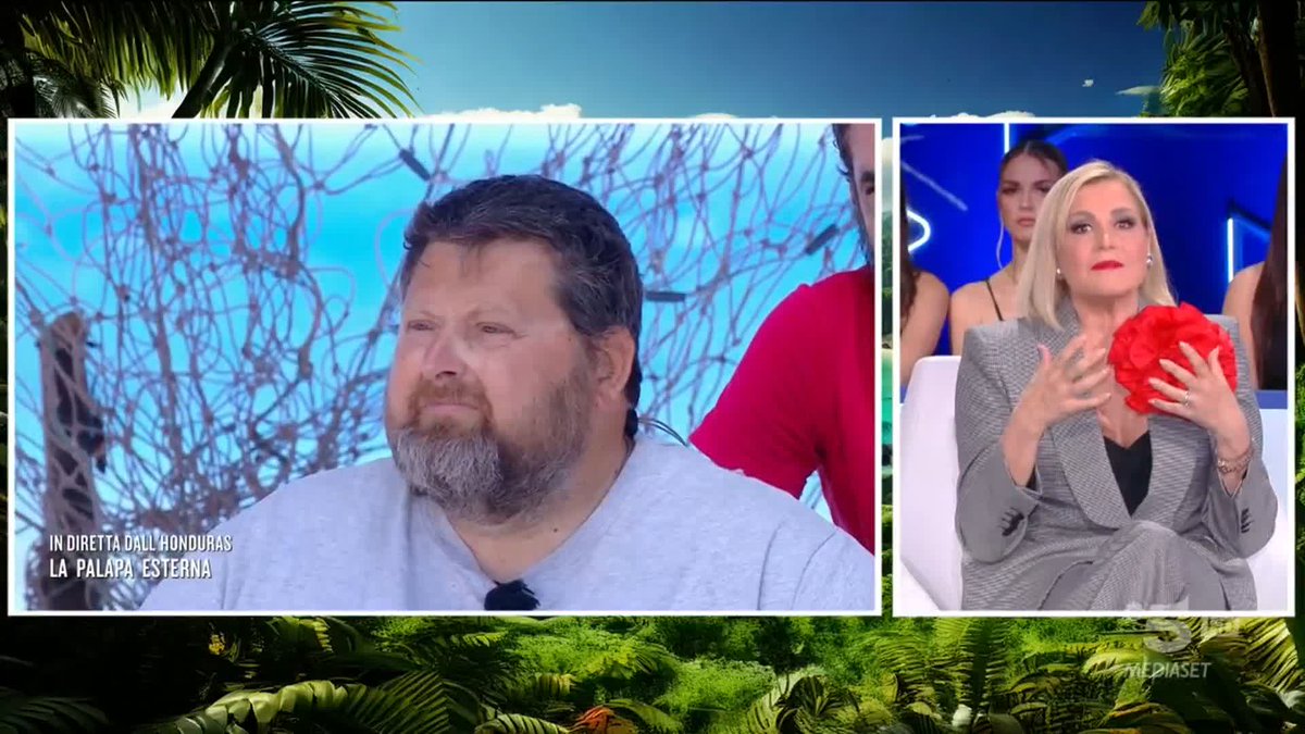 "Un bambino ha bisogno d'amore per diventare un uomo felice" Simona risponde a Mario e racconta la sua esperienza di adozione ❤️ #Isola