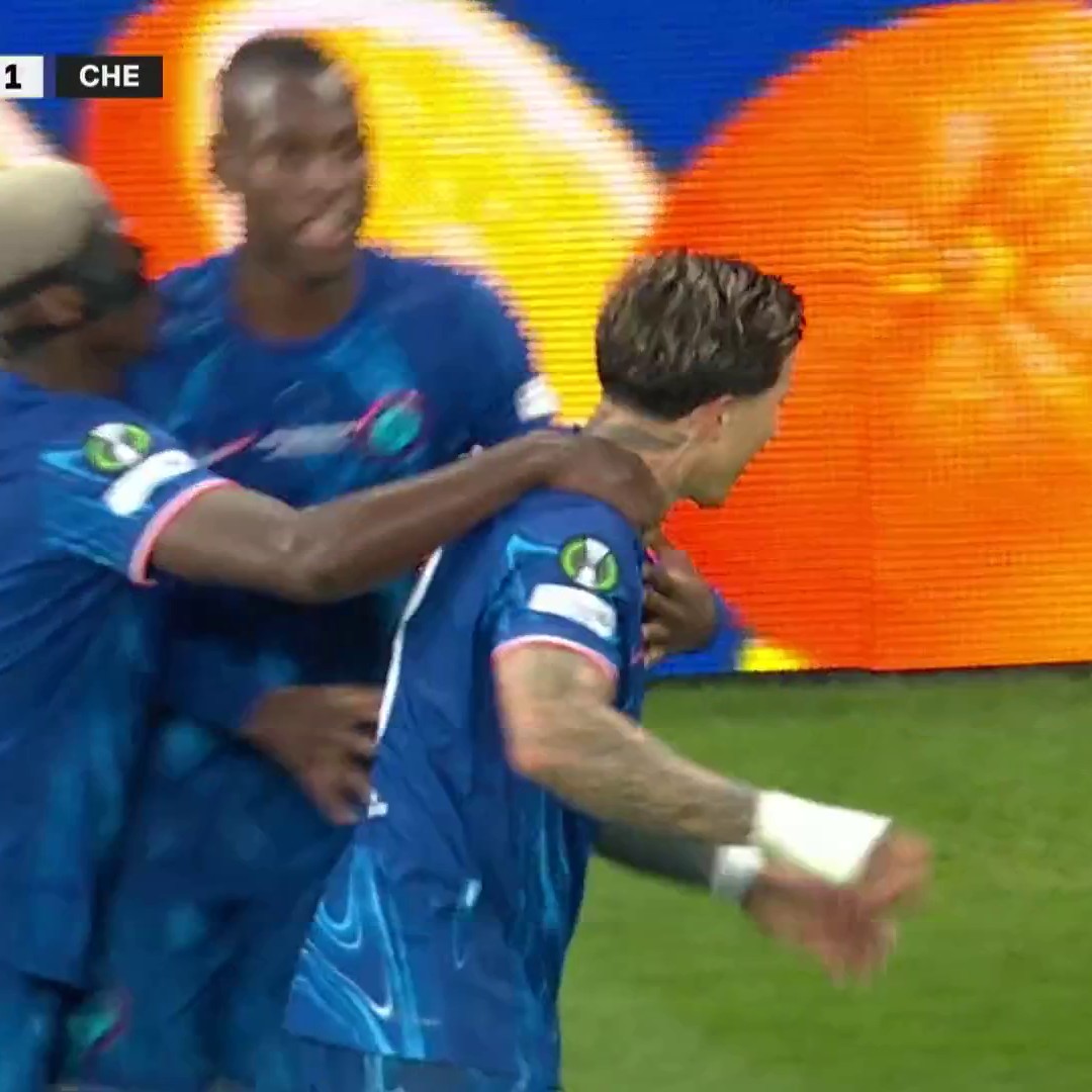 CHELSEA EQUALISE!!! What a ball from Cole Palmer 👏 he finds the run of Enzo Fernandez who deftly heads home to level the game for Chelsea! ⚽️ 📺 TNT Sports & discovery+ UK