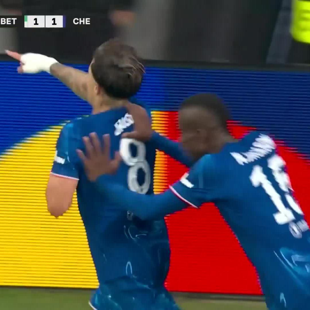 Enzo Fernández gets the Chelsea fans off their seats 🔵🔥 📺 Stream #UECL on DStv: