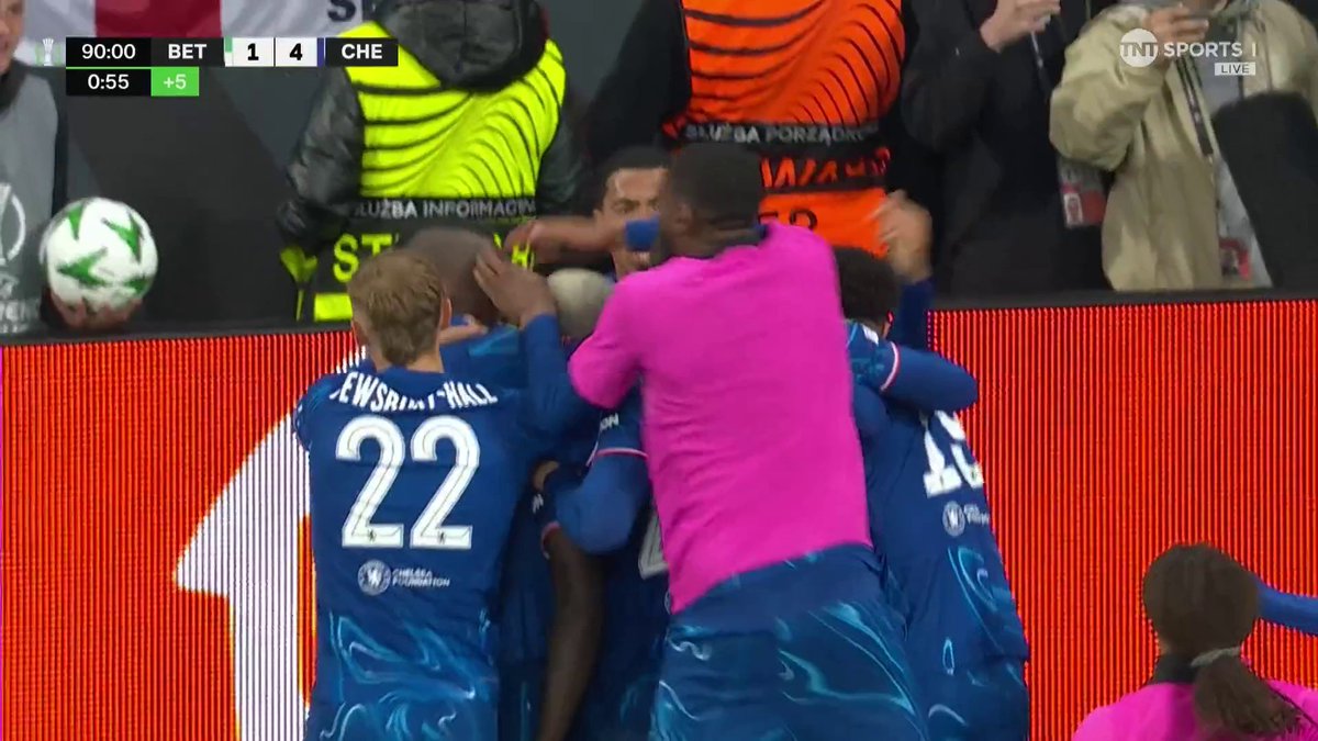 CHELSEA ARE IN DREAMLAND! 🤩 A 4th for the Blues, and it's Moises Caicedo putting the cherry on the top of their performance, and bringing the Conference League trophy within touching distance with a rasping finish from the edge of the area 💥 📺 TNT Sports & discovery+ UK