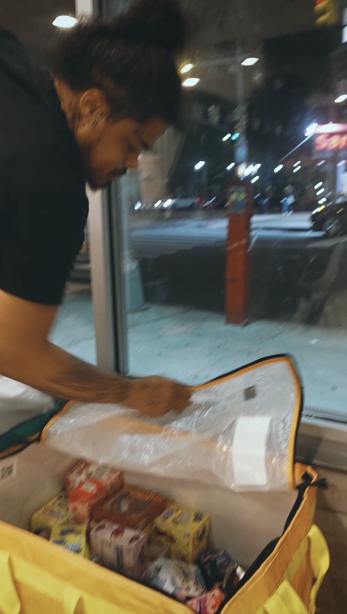 I went to The “Mc Trap” a Trap House in the Mc Donald’s on Jamaica Ave - Idk wtf is going on here but the YNs took over. I want them to go back to school Full Video -