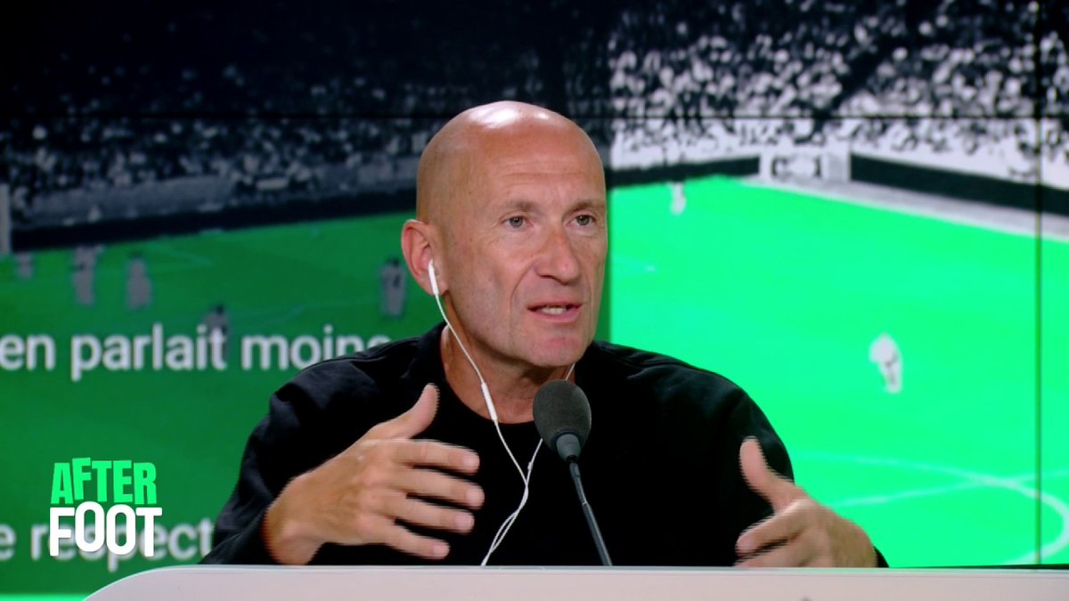 ❌ Une montée de l'extrême droite dans les stades ? Barnabé Binctin, journaliste chez So Foot : "Ça concerne toutes les divisions et tous les coins de France. (...) Le foot est un miroir de la société, si on voit l'extrême droite monter, on le voit aussi dans le stade."
