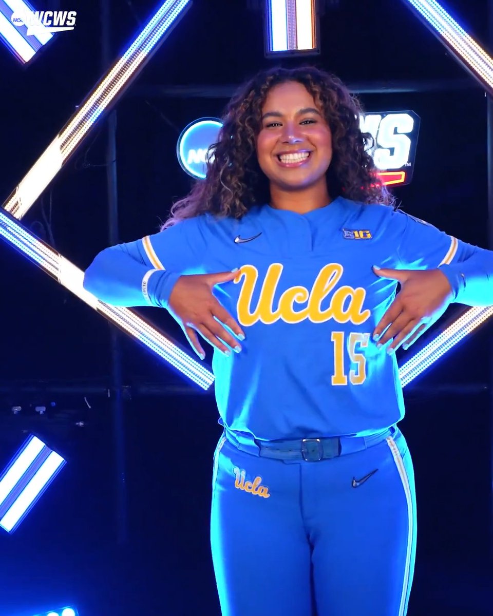 Bruins are back in the building 🐻 #WCWS x UCLA Softball