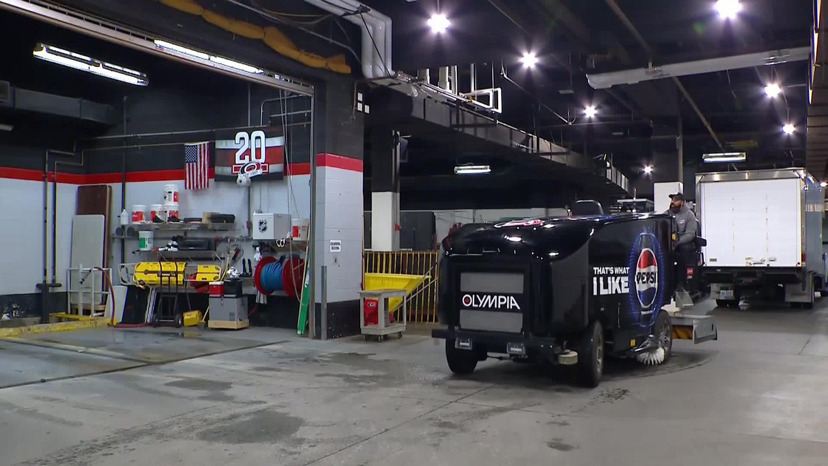 Brent Burns used the Zamboni as a screen to avoid the walk-in cameras 😭