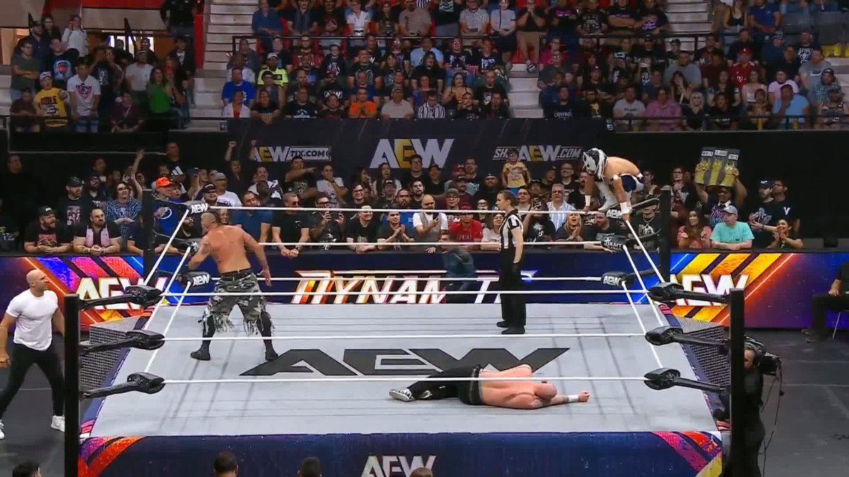 WATCH THE SKIES FOR @KOMANDERCRMX! Watch #AEWDynamite LIVE on TBS & MAX