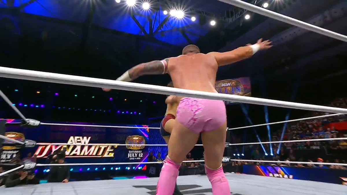 The fans in El Paso are completely behind Adam Cole! Watch #AEWDynamite LIVE on TBS & MAX