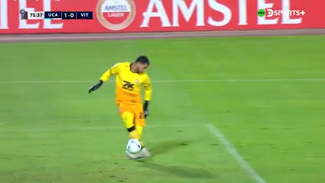 El gol en contra del arquero de Vitória va directo al NOT TOP 10. Insólito. 😨🇧🇷