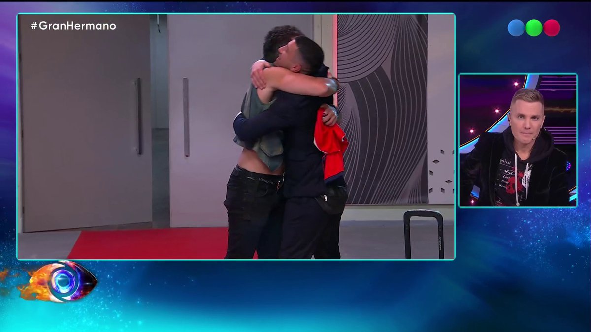 Sorpresa y abrazo entre Nano y Juan Pablo 🫂 👁 Mirá #GranHermano en y espiá la casa GRATIS las 24 horas por DIRECTV LatinAmerica DGO