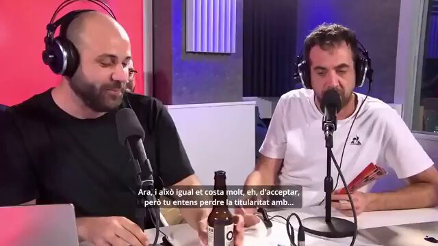 Quelle a été votre réaction lorsque Frenkie a pris votre place ? Qu'est-ce que tu t'es dit ? 🎙Marc Casado : Frenkie est arrivé et a joué de superbes matchs, qu'est-ce que j'ai à dire ? Si je suis remplacé par un joueur qui joue bien, je n'ai aucune raison de me plaindre, surtout avec la performance montrée par Frenkie. Je me suis dit que je devrais simplement me taire et continuer à apprendre. Je n’ai que 21 ans et j’ai encore beaucoup de chemin à parcourir.