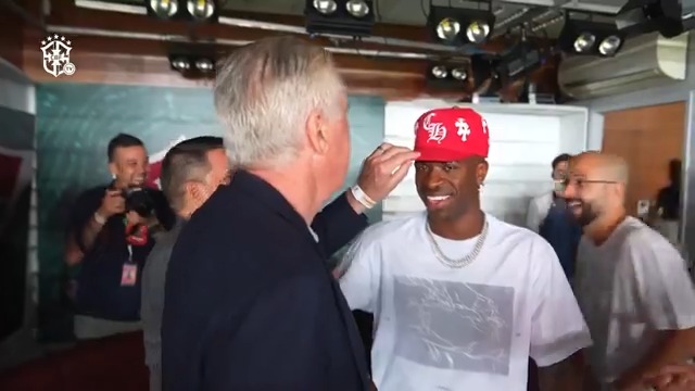 Vinicius to Carlo Ancelotti: “Let’s start speaking in Portuguese Mister 😂” *Carlo speaks a little portuguese* Vinicius: oh a lot of work is needed 😂