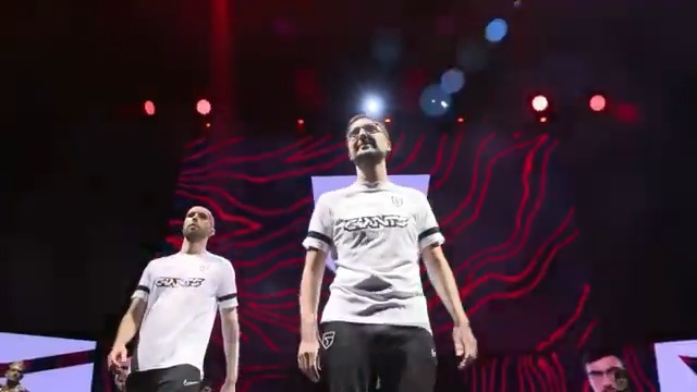 Fueron campeones juntos, pero ahora luchan por coronarse en Torrevieja por separado. De compañeros a rivales, esta es la historia de Jandro y FearlessS en #SuperligaDominos✨