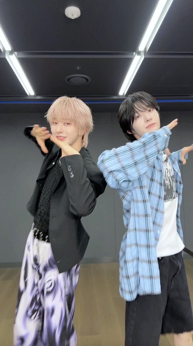 #NEXZ #넥스지 #토모야 선배님의 오늘 하루는 Vacation! FREEZE - 🧊 #동화 #Donghwa #TOMOYA #KickFlip #킥플립 #Kick_Out_Flip_Now #FREEZE