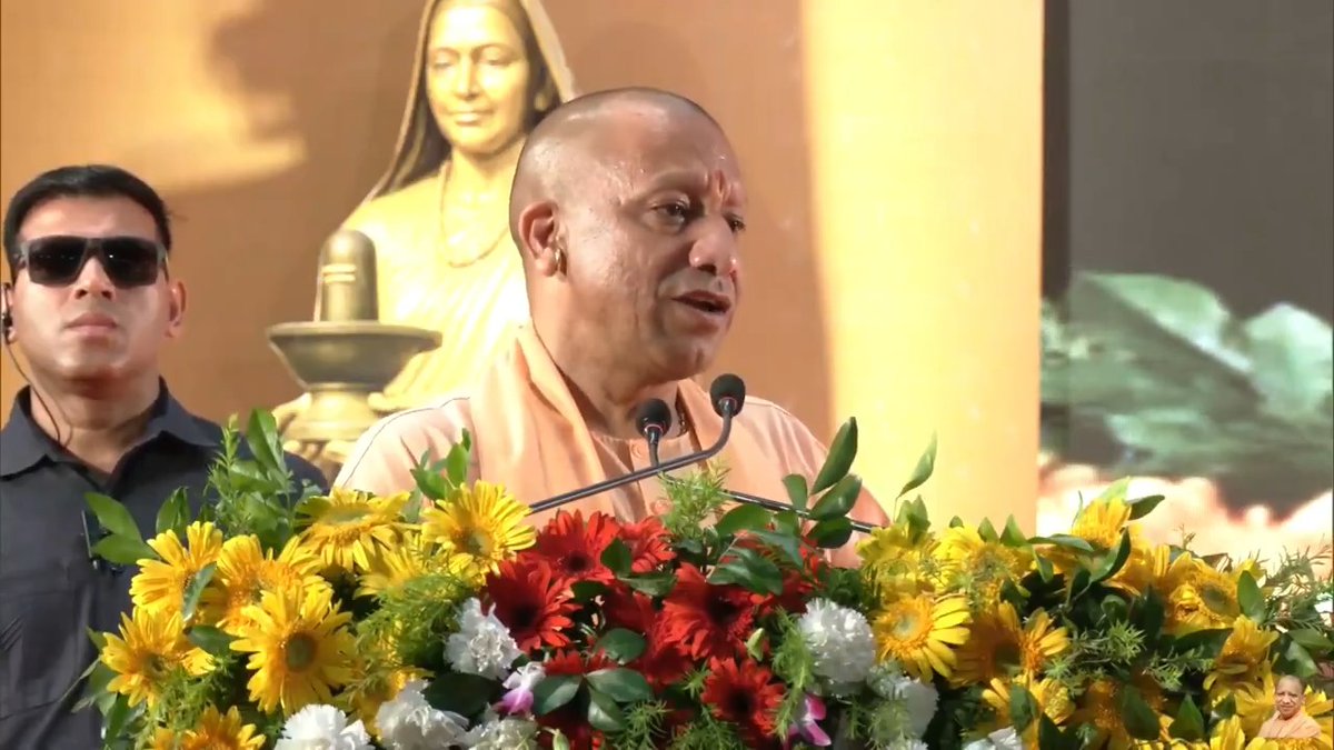 भारत के सनातन धर्म की परंपरा वेदों पर आधारित है, वेद उसकी आधारशिला हैं...