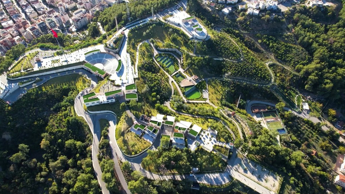 Toplam 428 bin 100 metrekare büyüklüğe sahip 4 Millet Bahçemizi bugün İstanbul’da açıyoruz. • Beykoz Millet Bahçesi • Arnavutköy Millet Bahçesi • Kâğıthane Millet Bahçesi • Sultangazi Cebeci Millet Bahçesi Milletimize, İstanbul’umuza hayırlı olsun! 🇹🇷