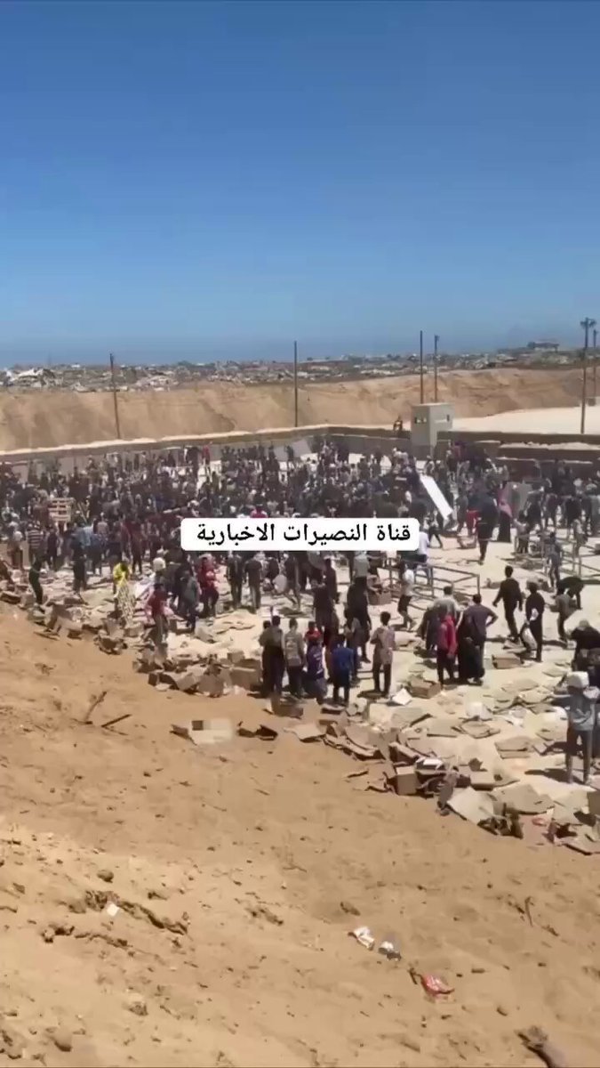 החברה האמריקאית שאחראית על הסיוע? פשוט לא מתפקדת. אפס ניסיון, אפס ניהול - רק כאוס מוחלט. עזתים לוקחים שולחנות ממרכזי החלוקה, אנשים באים, לוקחים ארגזים, יוצאים – בלי זיהוי, בלי בדיקות, כלום