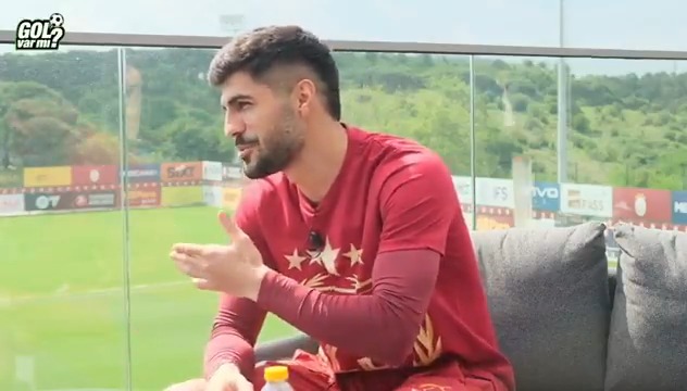 Eren Elmalı: "Barış çok iyi bir futbolcu. Bazen atağa çıkıp yorulduğumda benim yerime gelip sol bekte oynuyor. Onu dengelediğimiz zaman maçı domine edebiliyoruz. Uzun seneler bu dominasyonunun devam edeceğini düşünüyorum. 'Eren sıkıntı etme ben arkadayım' diyor." (Golvarmı)
