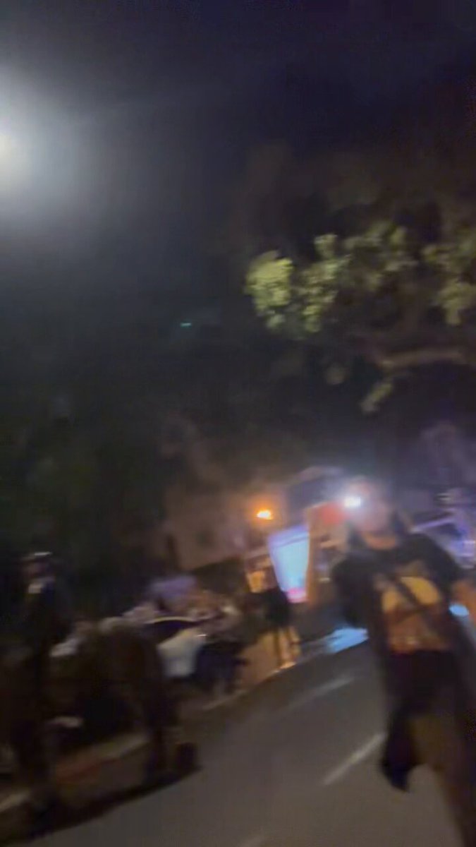 נעמה לזימי נצפתה אתמול מול הלשכה של ביבי איפה שמפגיני השמאל ניסו לפרוץ ללשכה