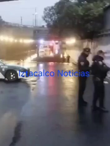 Caos en Pantitlan... Inundado el desnivel de Canal de Río Churubusco. Mucho tráfico. Busque vías alternas. #IztacalcoNoticias