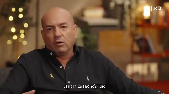 "אף פעם לא הייתי עם זונה", אייל ברקוביץ' מגיע לפגישה עם roni kuban רוני קובן ומתייחס לראשונה לסערת הראיון שקיים עם שורדת הזנות, ומבהיר שהוא לא חלק מניצול הנשים מוצ"ש, אחרי החדשות בכאן 11 ובכאן BOX