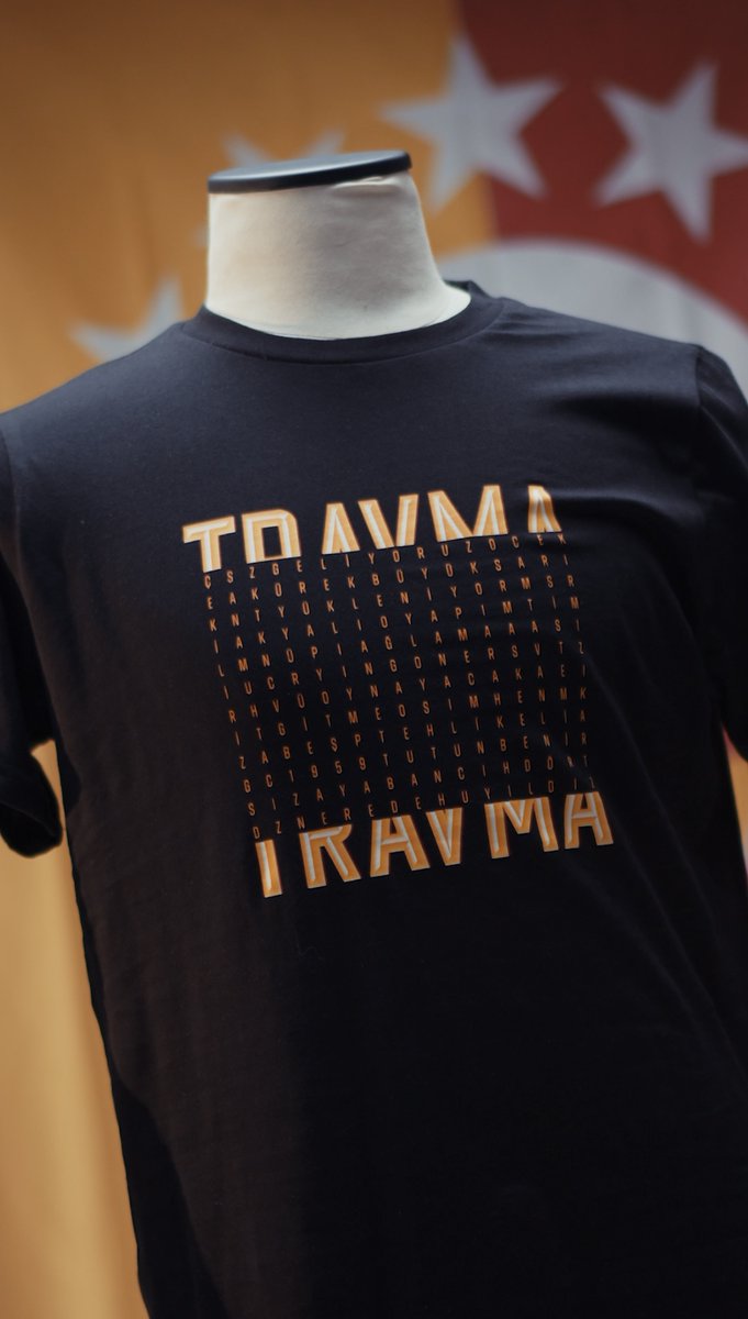 TRAVMA bırakmak bizim işimiz! 😎 Sahada yazılan her hikaye, rakiplere yeni bir travma olarak döner. 🏆⭐️ Hemen linke tıkla TRAVMA tişörtüyle farkını göster!👇 📲 #BirHayatTarzıGalatasaray