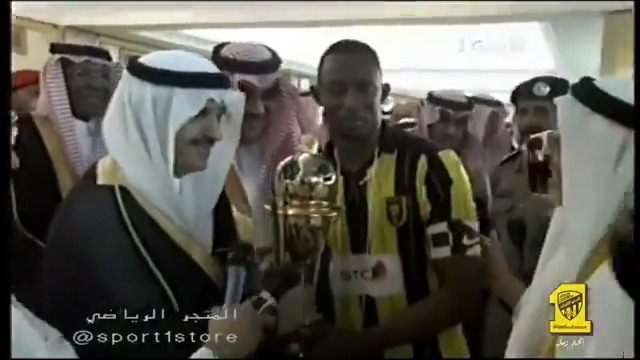 #ذاكرة_العميد 💛🖤 #في_مثل_هذا_اليوم 2013/05/29 الاتحاد 4 × 2 الشباب نهائي كأس خادم الحرمين للإبطال 2013 الأربعاء 1434/07/19 - 2013/05/29 سجل الأهداف : مختار فلاته فهد المولد نايف هزازي Naif Hazazi المجري جيورجي ساندور لا تنسون الكابتن فهد المولد من دعواتكم 🙏 #الاتحاد نادي الاتحاد السعودي