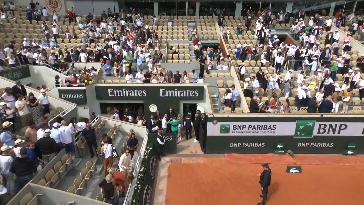 🥹🇫🇷 A final wave goodbye from Richard Gasquet, as he ends his professional playing career