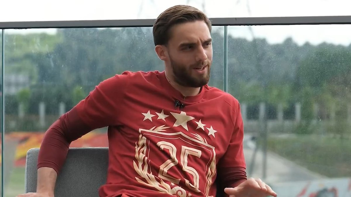- Boey'in Galatasaray'a dönüşünü hiç konuştun mu kendisiyle? Berkan Kutlu: "Arada salıyorum böyle mesajlar... Şampiyonluk kutlamalarında videolar attım 'Bak bu kadar kişi var, bu sene gemiyle gittik' diye attım... Kulüp tarafından bana 'Konuş' derlerse görevimi yaparım."