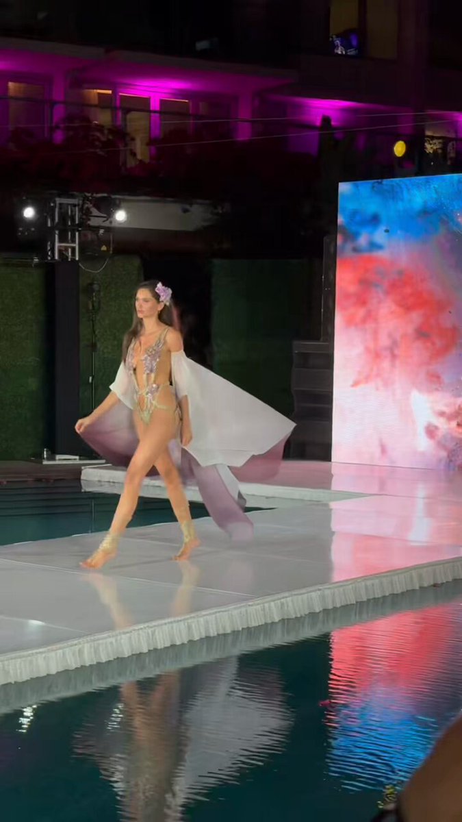 It’s giving Runway Princess with Ema Savahl