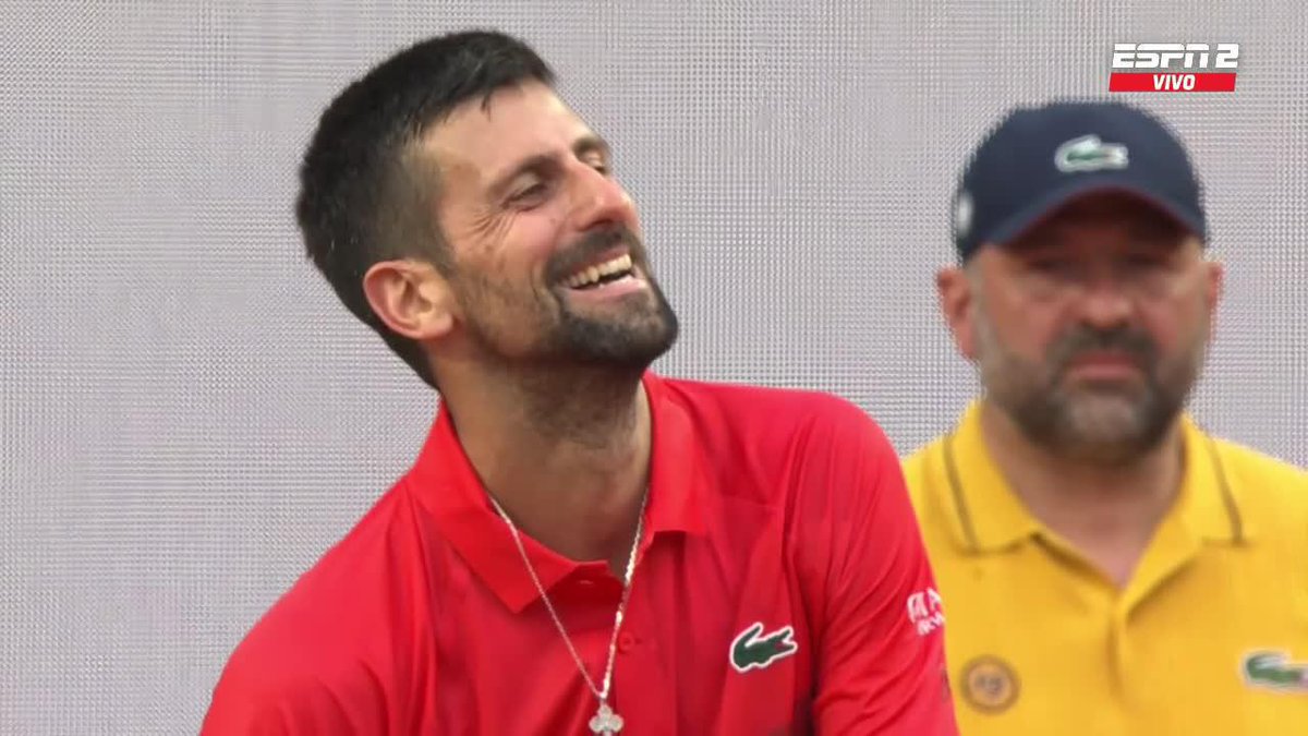 DJOKOVIC Y MOUTET, EN MODO ESPECTÁCULO TOTAL. 😳🔥 📺 Mirá nuestros partidos de #RolandGarros en #DisneyPlus.
