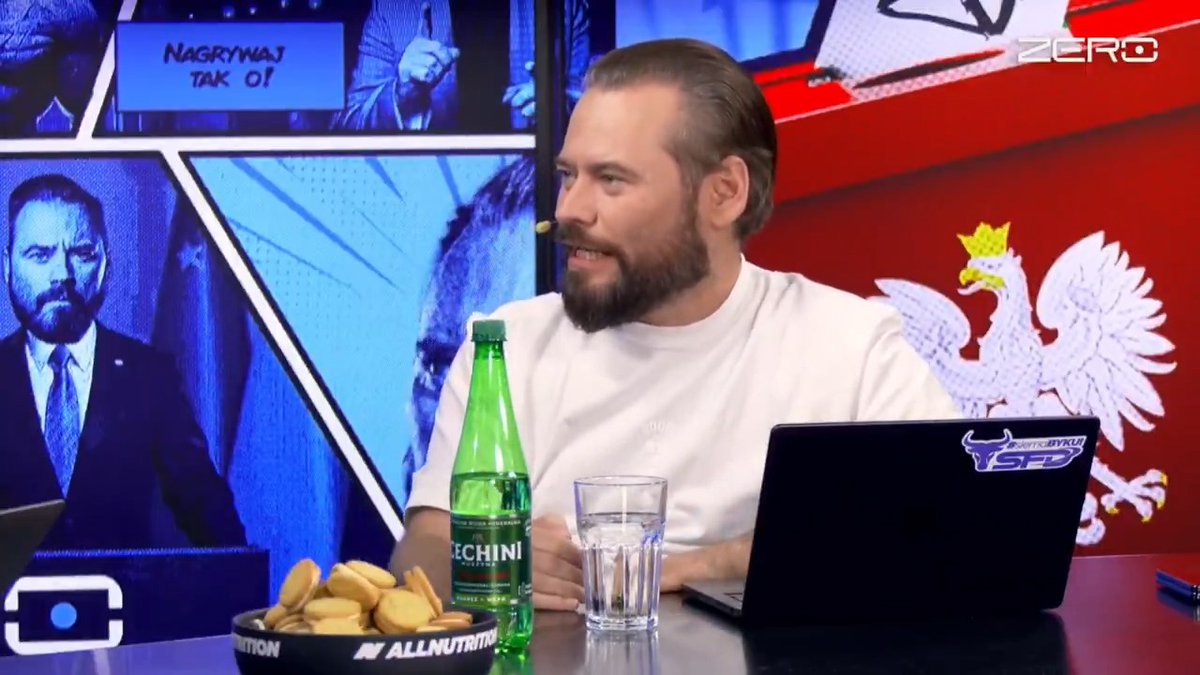 "No jak możesz powiedzieć Jan Paweł III, jak możesz napisać BÓL przez U zwykłe, jak możesz krzyczeć CHODŹ SZOGUNIE w Japonii?!" Stanowski podsumowuje "WYBITNĄ" działalność Komorowskiego XD