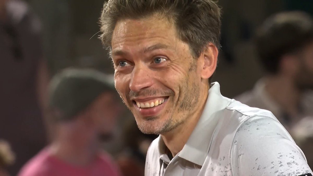 4 titres en simples, 37 en double, dont 5 Grands Chelem, 2 Masters, 7 M1000. N°1 en double aussi. La boucle est bouclée pour Nico Mahut 🇫🇷 qui termine son dernier Roland avec Herbert 🇫🇷 ce soir. Bravoo Nico