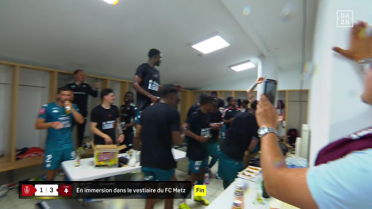 Le président de Metz qui annonce les primes et les convoqués dans son bureau après la montée en Ligue 1 🤣🇱🇻 🎥 DAZN France