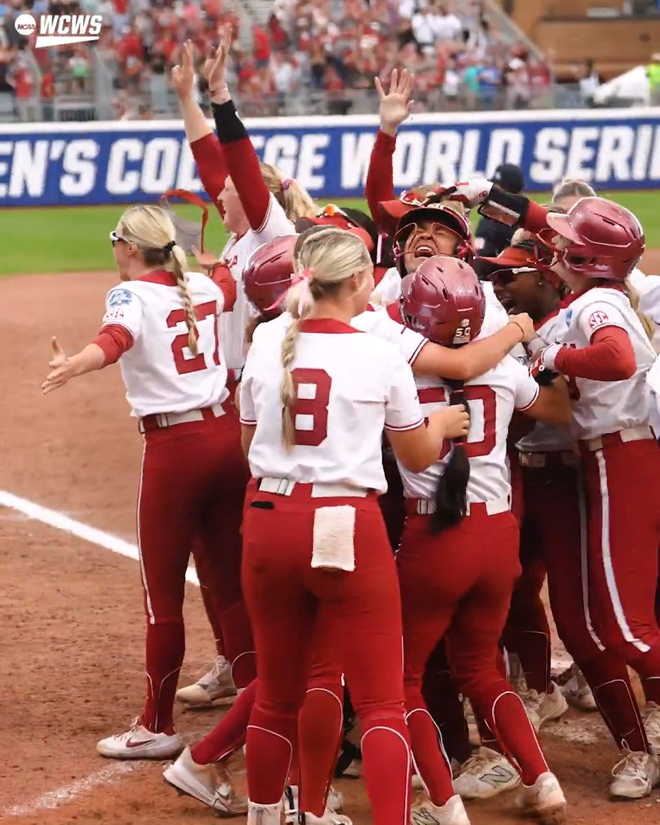 From all the angles 🎥 #WCWS x @ou_softball