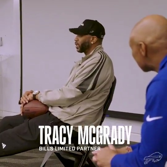Taking notes from two of the best. 👊 Vince Carter | T Mac