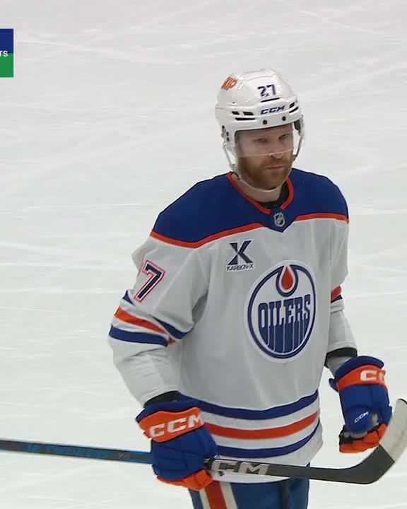 Jake Oettinger was pulled from Game 5 after allowing two early goals in the first period.